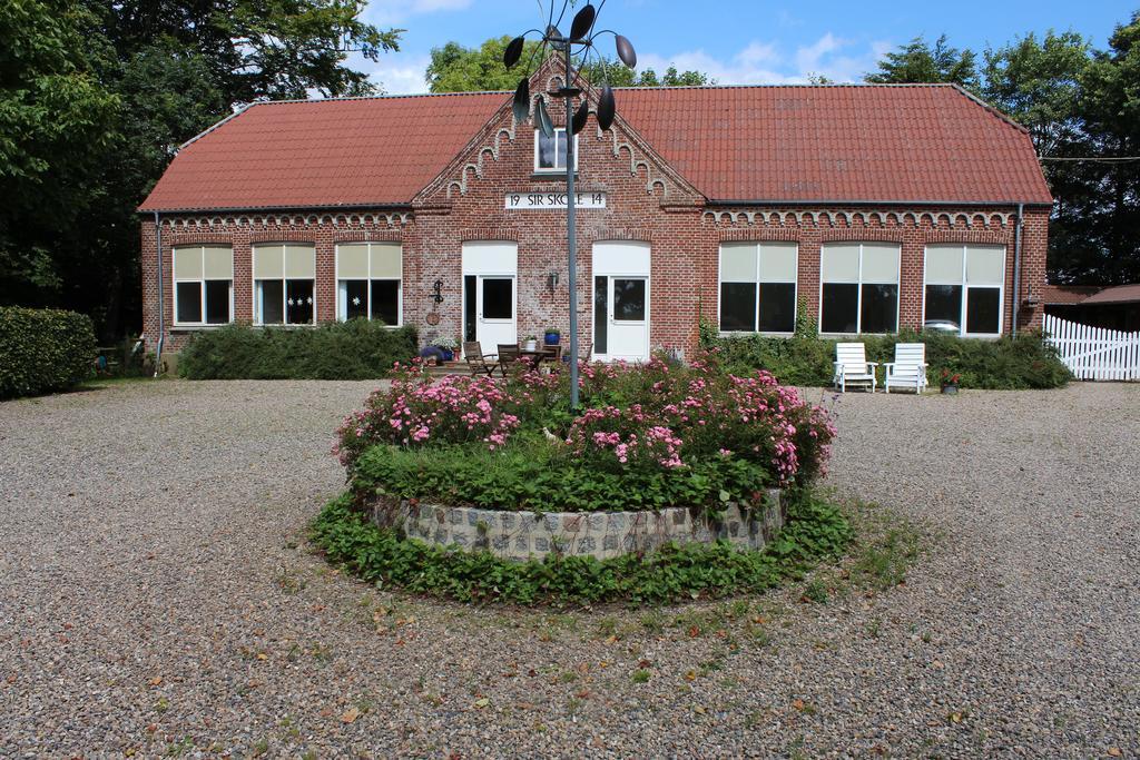Апартаменти Sir Gamle Skole Гольстебро Екстер'єр фото